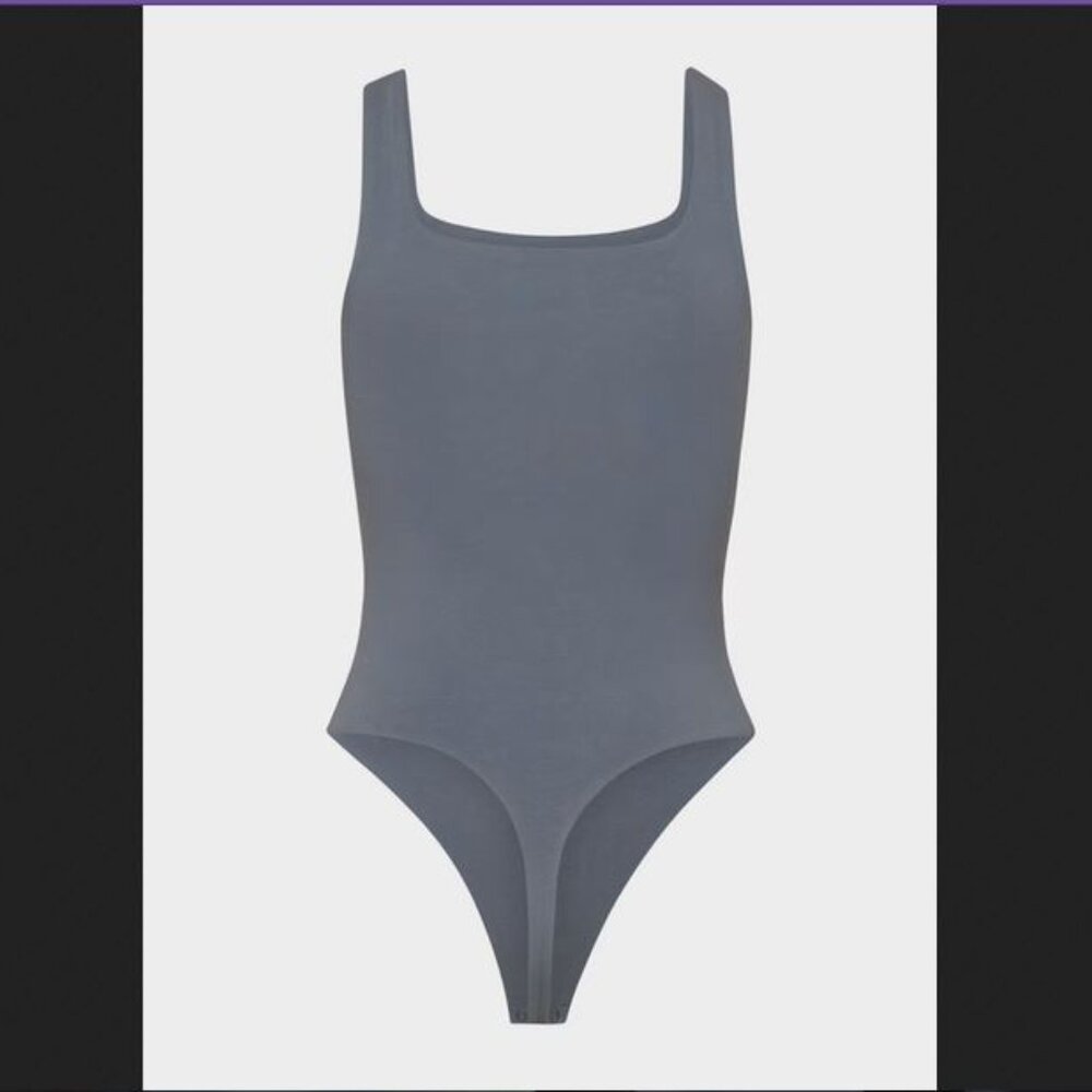 NWOT Aritzia Babaton Contour Second-skin Squareneck Sleeveless Bodysuit in Gray - Picture 2 of 13